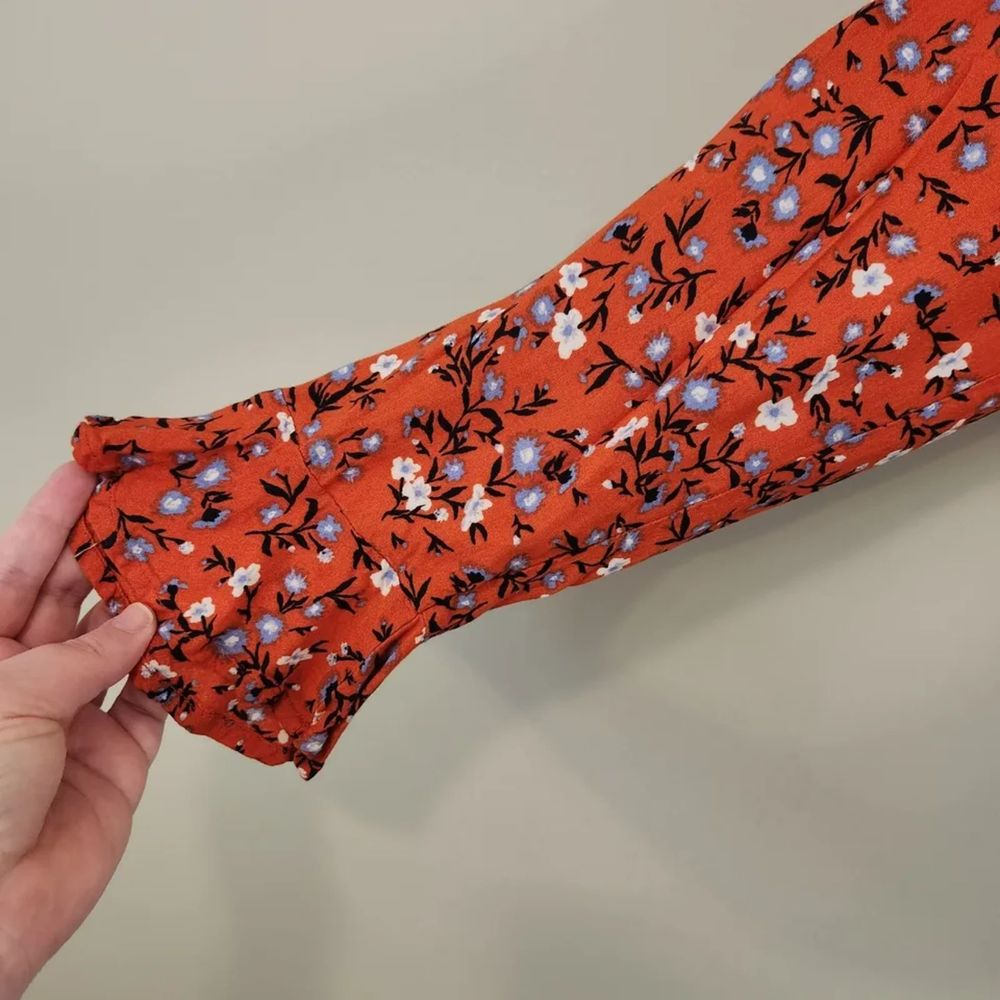 Red Floral Ruffle Cropped Top - Picture 4 of 5